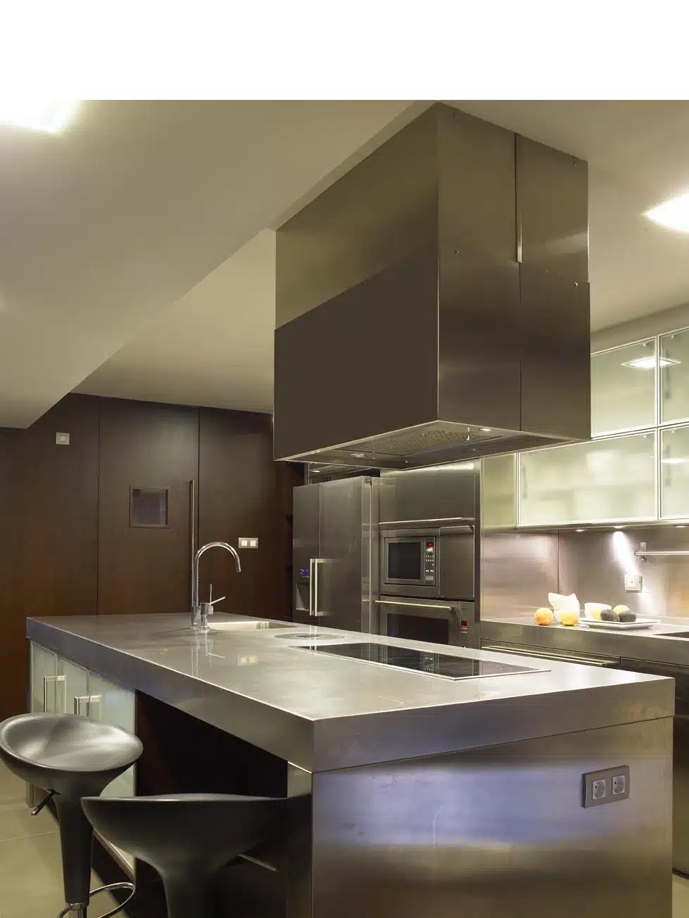 3. Máy hút mùi trang trí lộ ra ngoài