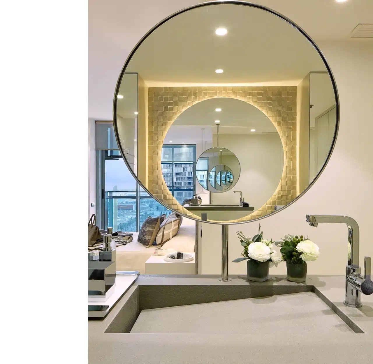 6. Đặt nhiều gương trong phòng tắm