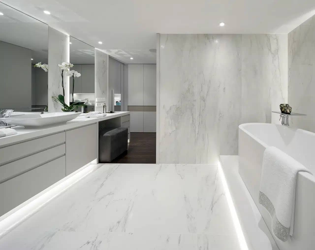 Phòng tắm thiết kế trắng hiện đại tối giản | Trọng Interior