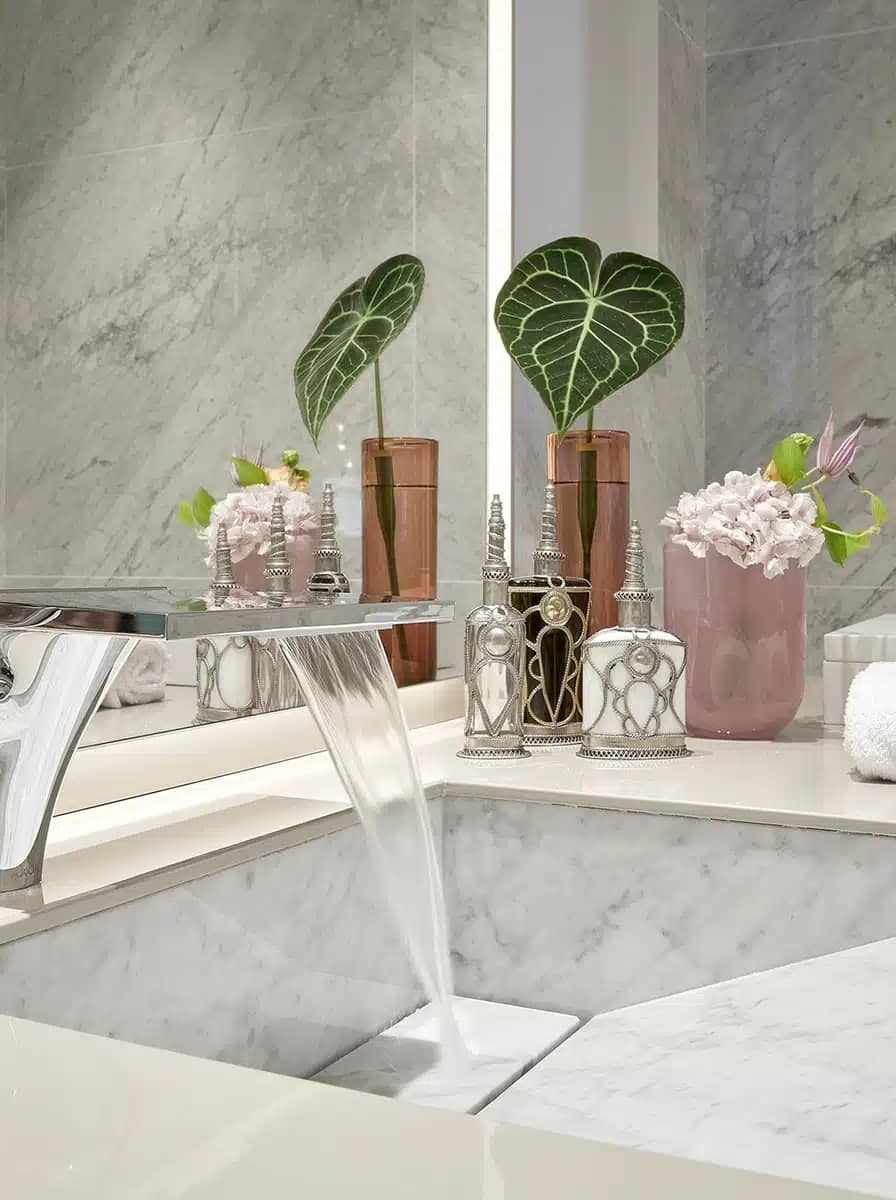 Sử dụng các đồ nội thất sang trọng trong phòng tắm | Trọng Interior