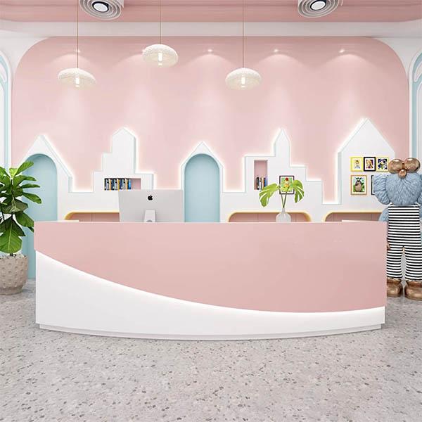 Quầy lễ tân đẹp hiện đại màu hồng QTT2